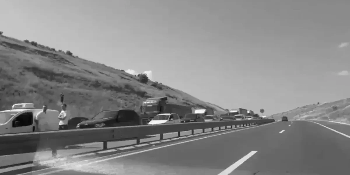 foto kryesore — Shtatë të lënduar në një aksident mes një…