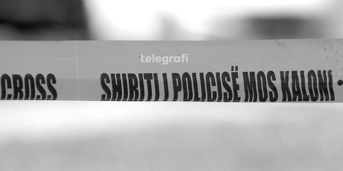 foto kryesore — Gjenden mbetje mortore në një fushë të…