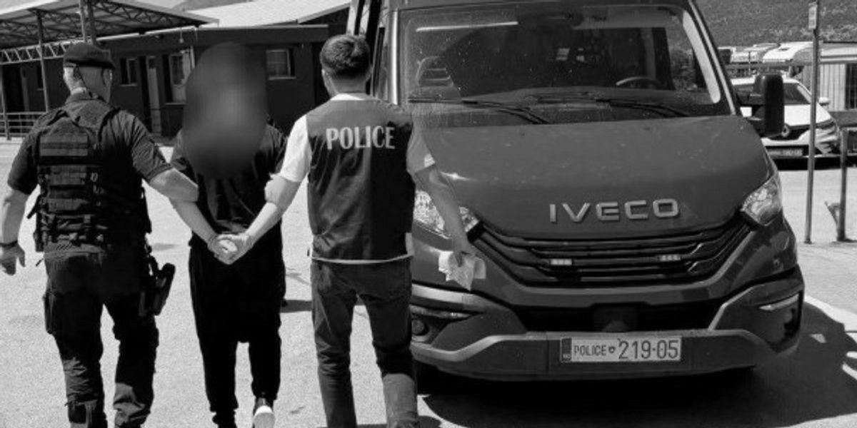 foto kryesore — Dy të kërkuar ekstradohen në Kosovë, njëri…