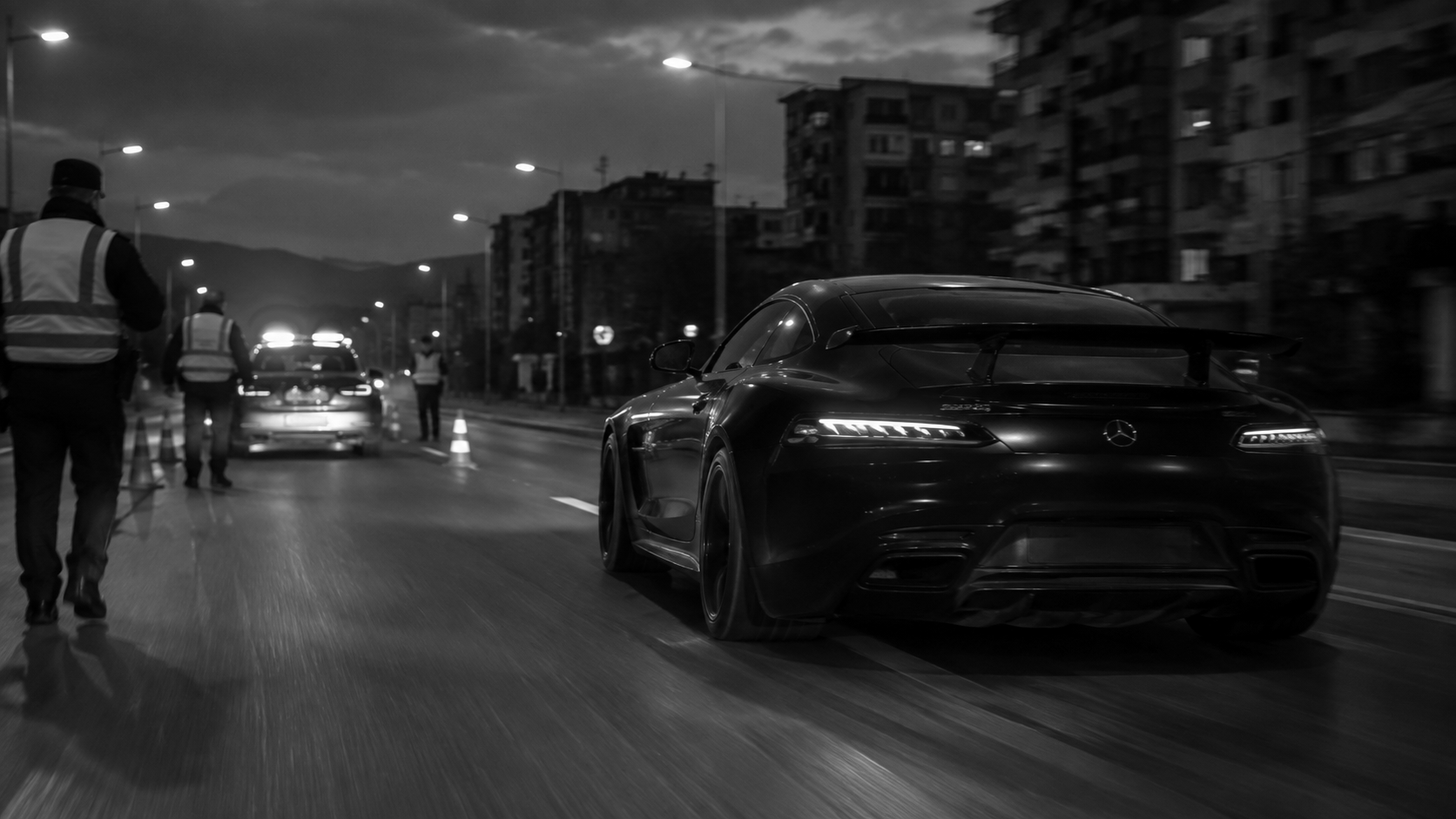 foto kryesore — Iku me Mercedes GT nga pika e kontrollit në…