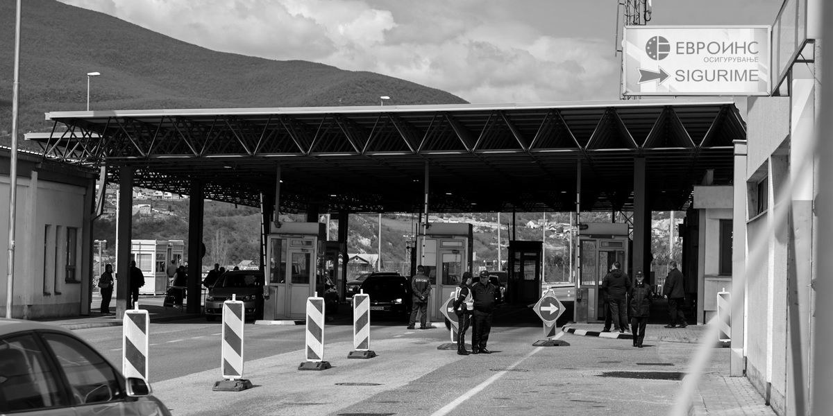 foto kryesore — Ndihmoi një person të kalonte kufirin pa…