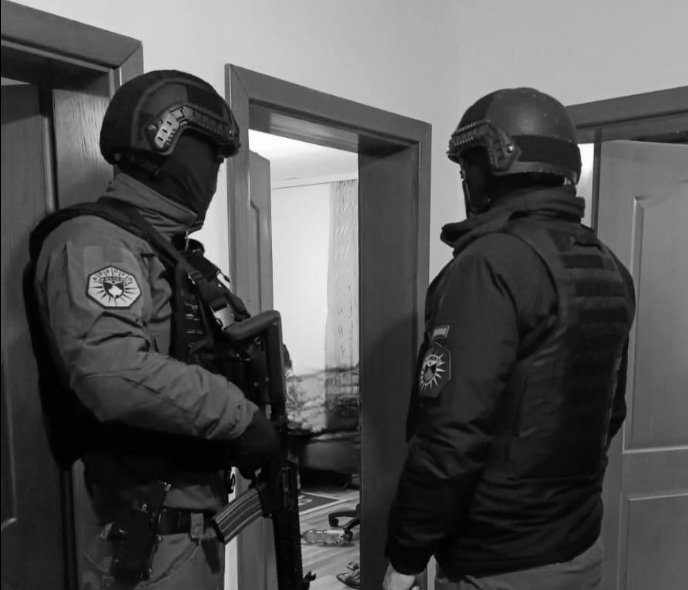 foto kryesore — Alarmoi Policinë se dikush i kishte hyrë në…