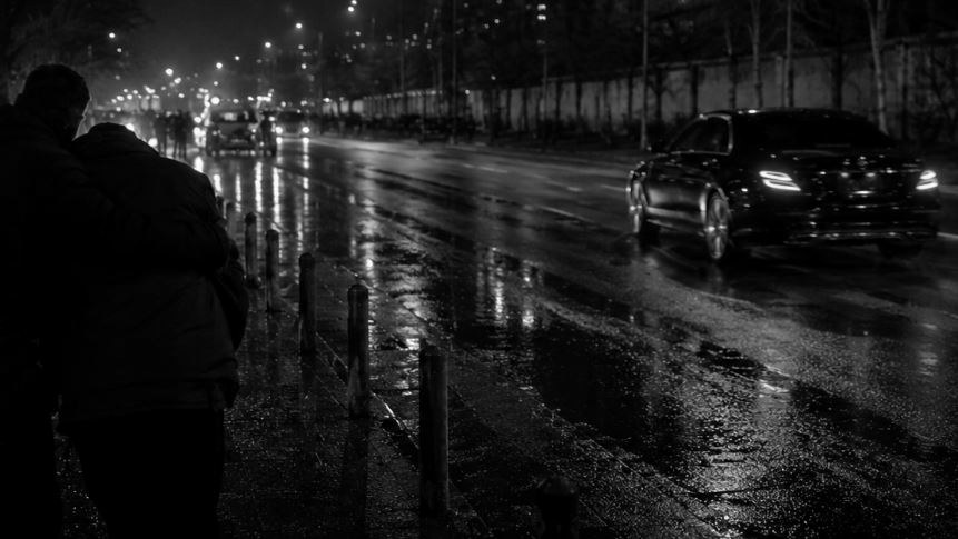foto kryesore — Ky është personi që u plagos sonte me armë…