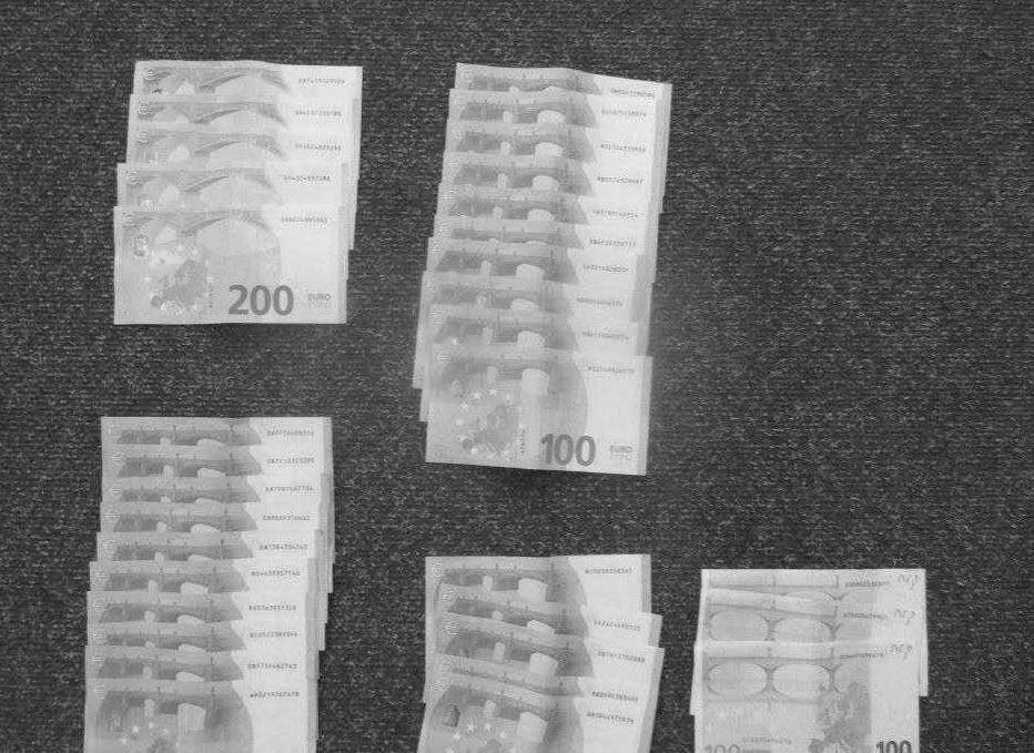 foto kryesore — Gjeti 3,800 euro dhe i dorëzoi në Polici –…