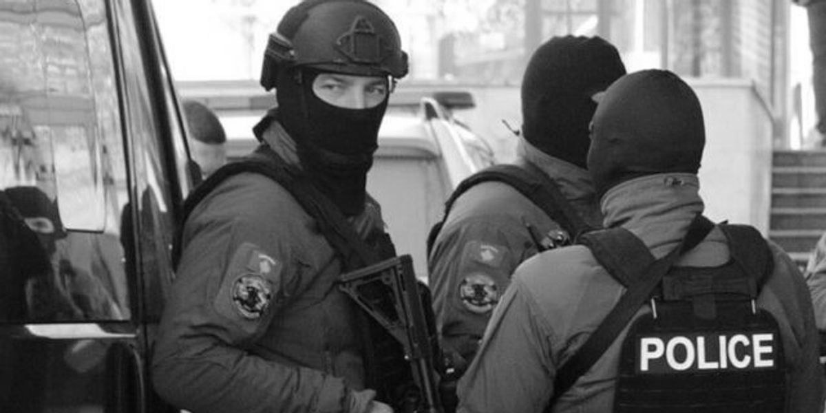 foto kryesore — Dy persona ekstradohen në Kosovë nga…