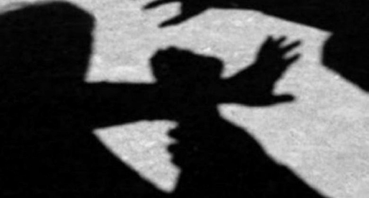 foto kryesore — Tentoi ta nxirrte djalin nga Stacioni…