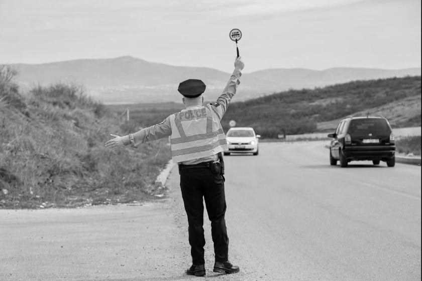 foto kryesore — “Kah po dilni bre”: Tejkaluan në vijë të…