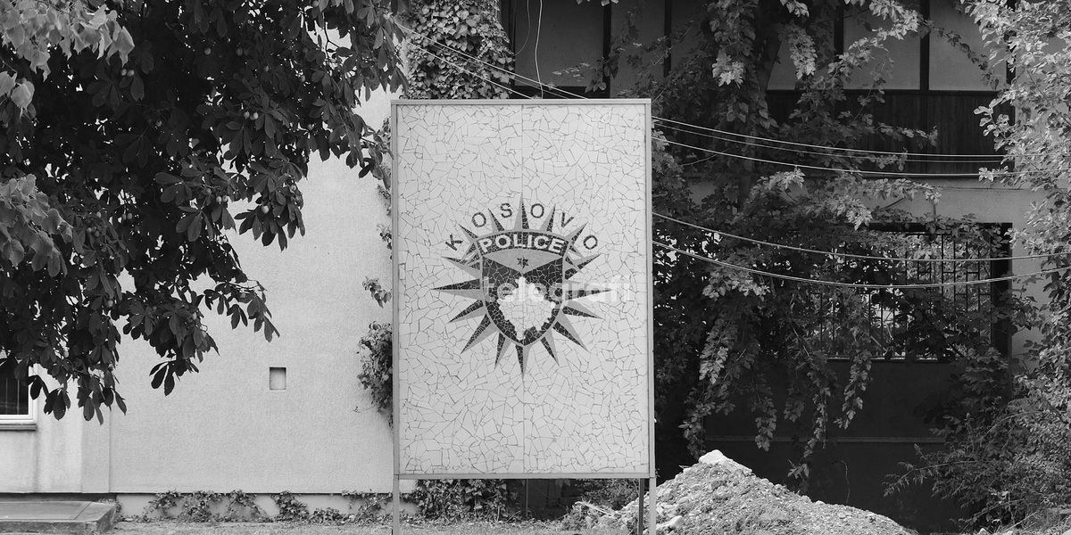 foto kryesore — Gjendet një çantë me armë zjarri dhe…