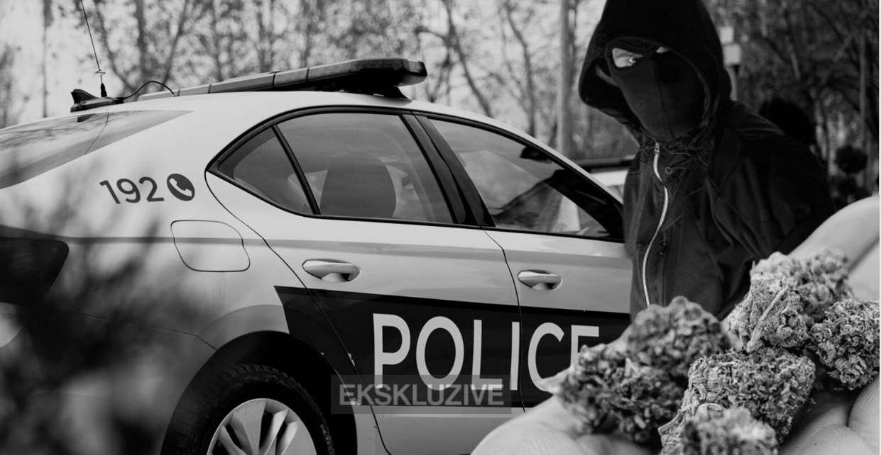 foto kryesore — Policia ndalon BMW-në në Novobërd – dy të…