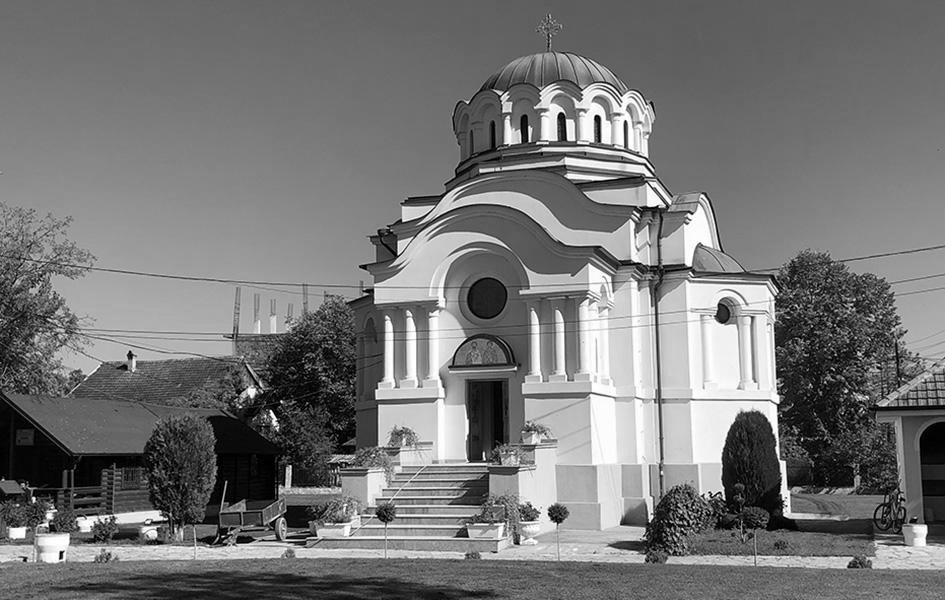 foto kryesore — Vendosën flamurin e UÇK-së dhe atë të…