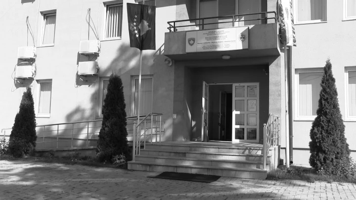 foto kryesore — Natë e pazakontë në Prizren | Gruaja e…