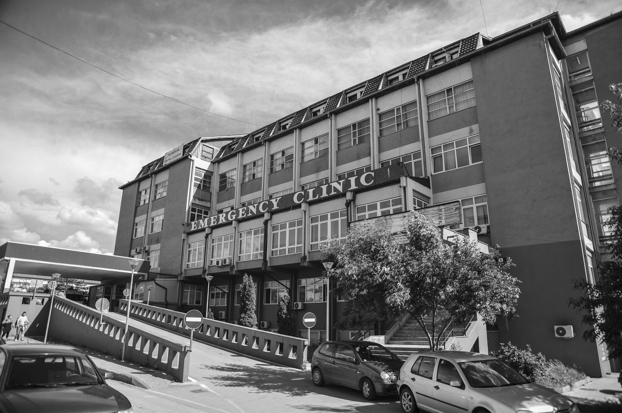 foto kryesore — E rëndë: 22-vjeçari qëllon veten në kokë në…
