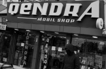 foto kryesore — Incidenti te “Mobi Shop Qendra” në…