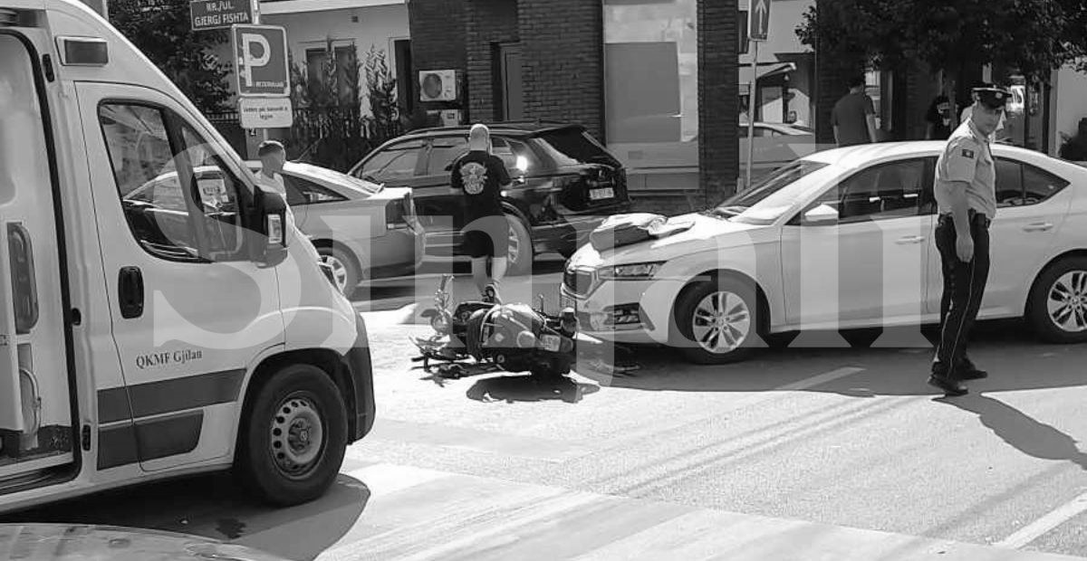 foto kryesore — Aksident në Gjilan, përplasen vetura dhe…