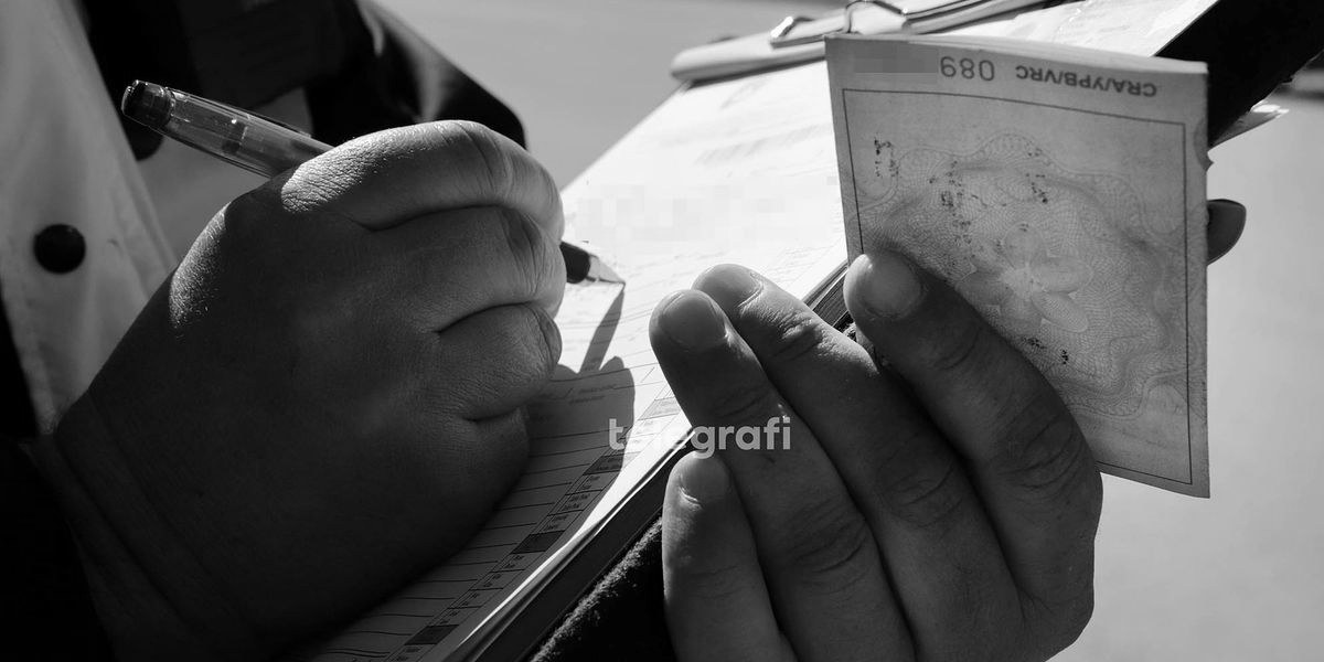 foto kryesore — Lejoi pasagjerët të nxirrnin trupin jashtë…