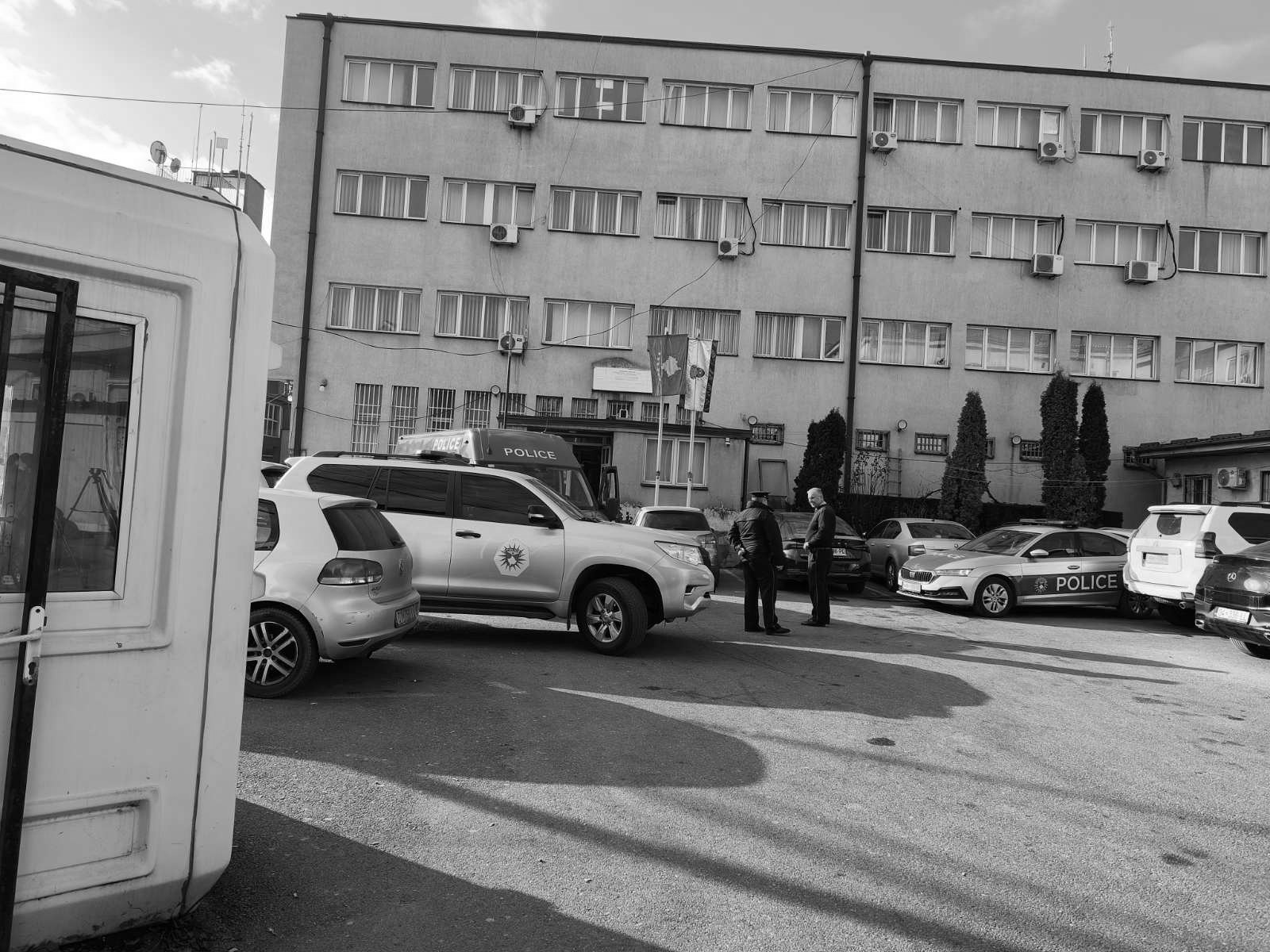 foto kryesore — Kjo është gruaja që bëri “rrëmujë” në…