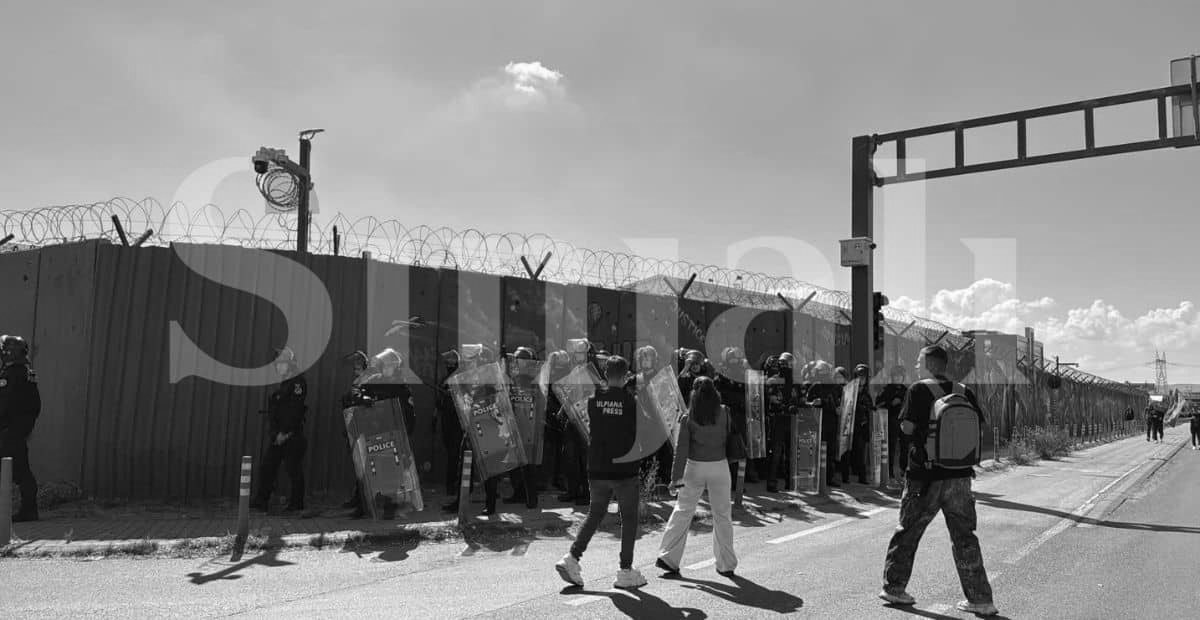 foto — Qytetarët mblidhen para…