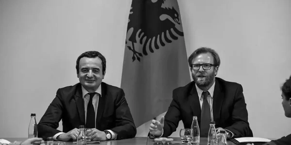 foto kryesore — Haki Abazi dorëzon kallëzim penal në…