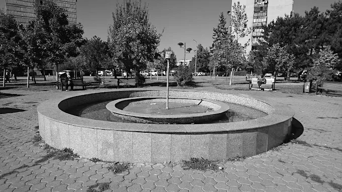 foto kryesore — Policia ndalon një Mercedes te Rrethi i…
