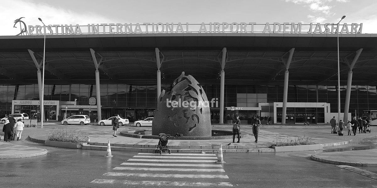 foto kryesore — Dëmtoi laurën e Aeroportit të Prishtinës,…