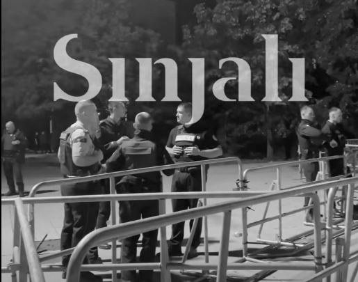 foto kryesore — Policia në gatishmëri në sheshin…