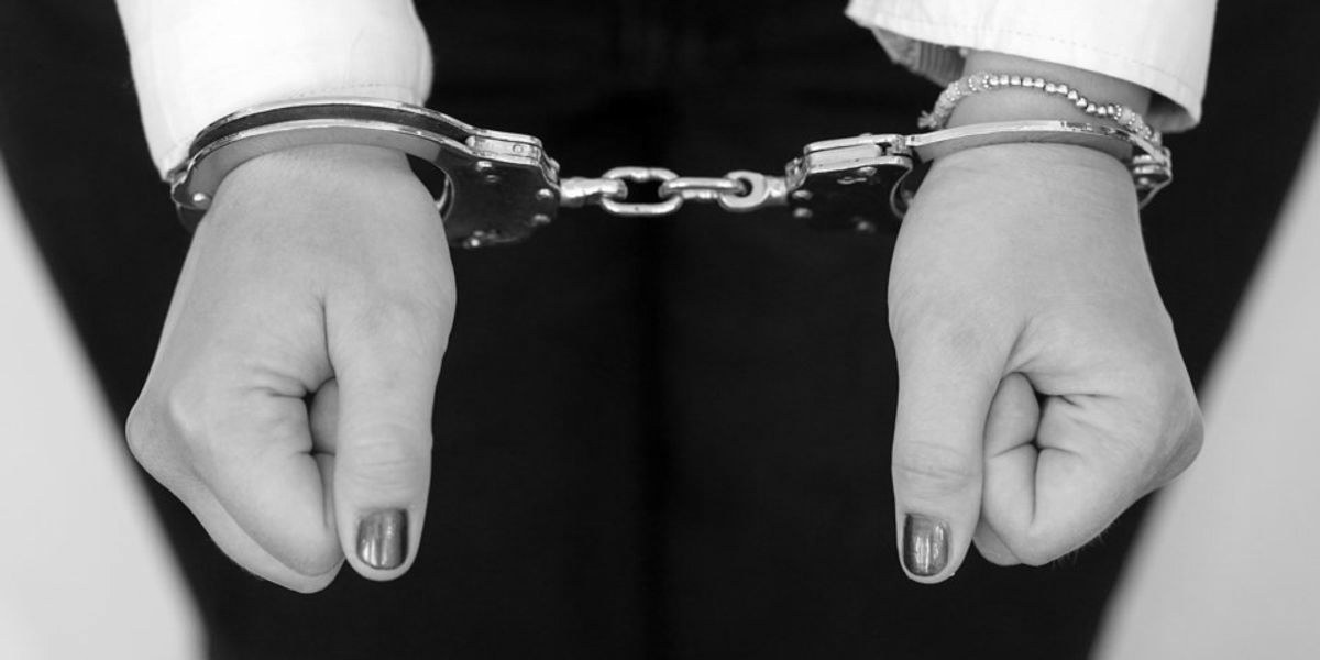 foto kryesore — Sulmoi nusen, arrestohet një grua në…