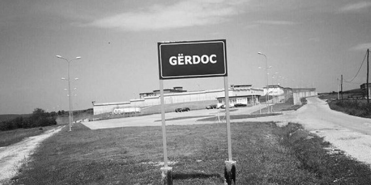 foto kryesore — I burgosuri sulmon dy zyrtarë korrektues në…