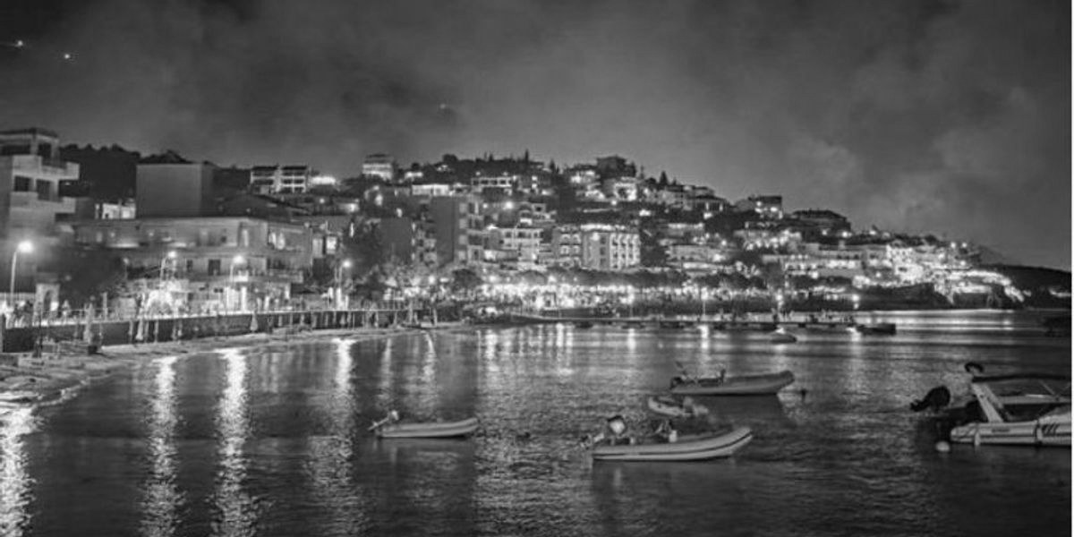 foto kryesore — Zjarri në Himarë, banorët rrëfejnë natën e…