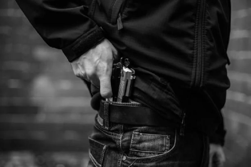 foto kryesore — Policia ndalon një Mercedes në Istog,…