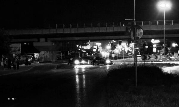 foto kryesore — Policia bllokon rrugën në drejtim të…