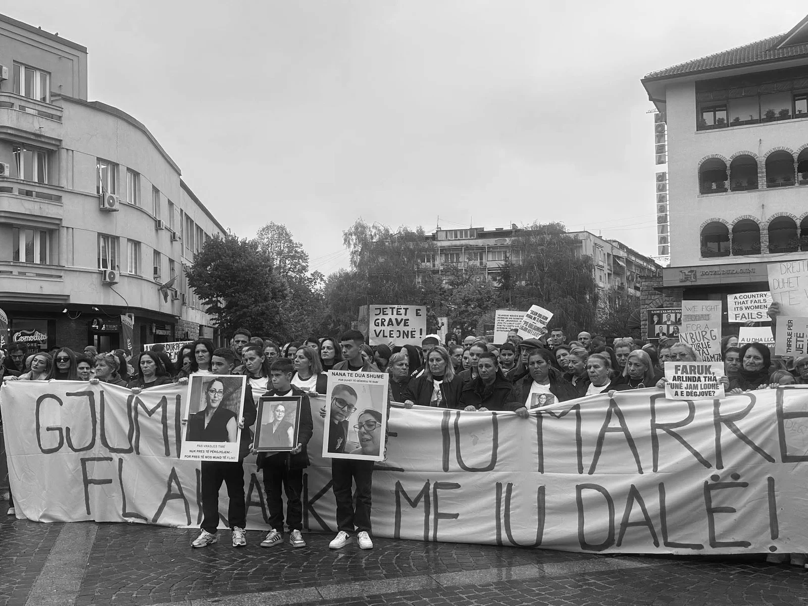 foto kryesore — Nis protesta në Pejë për drejtësi për…