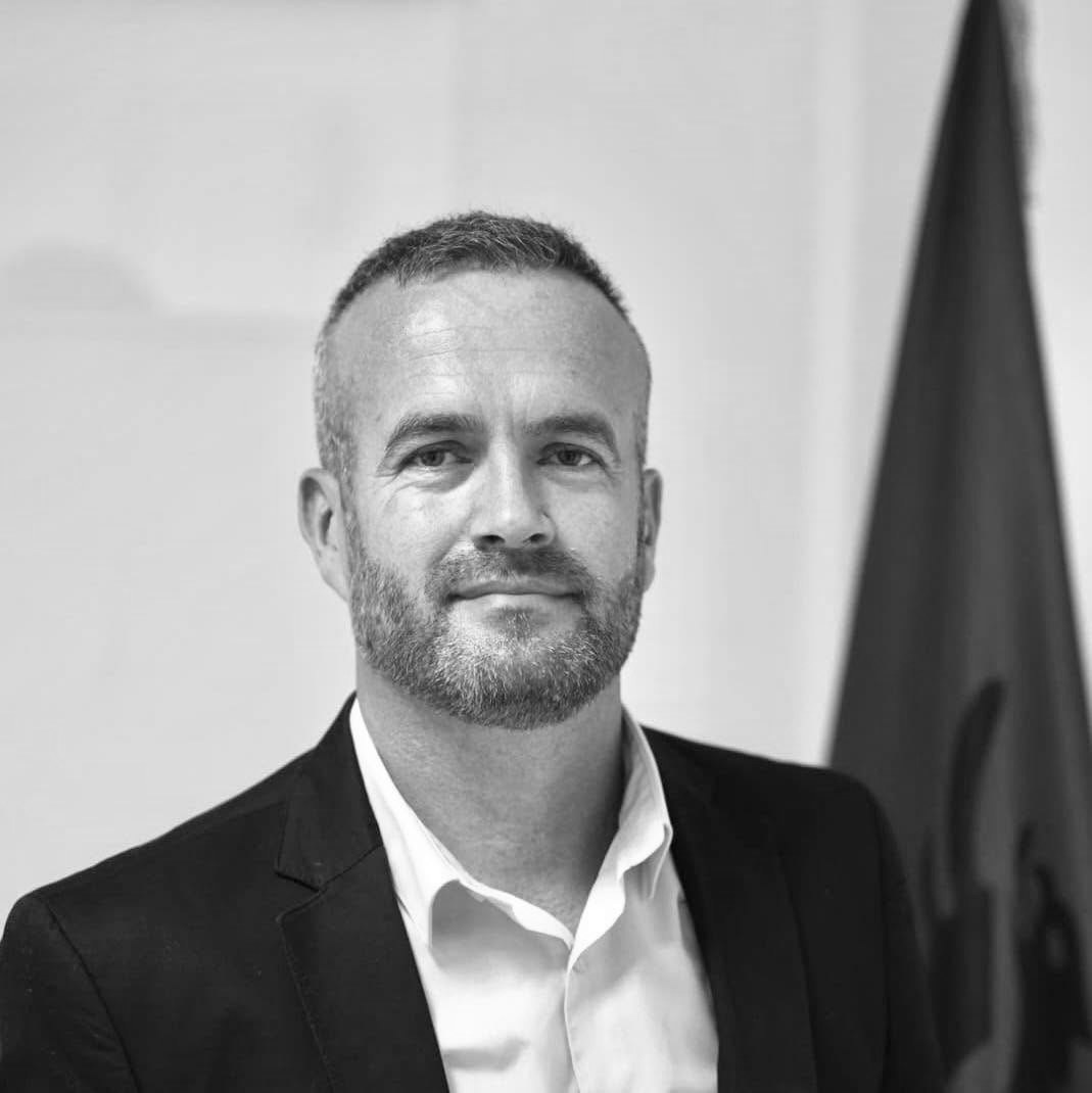 foto kryesore — Kërcënohet zëvendësministri i Financave në…