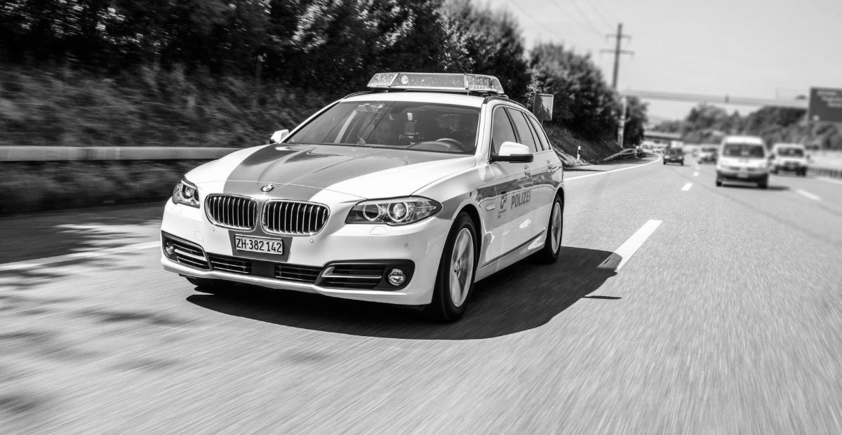foto kryesore — 16-vjeçari kosovar tenton t’i ikë policisë…
