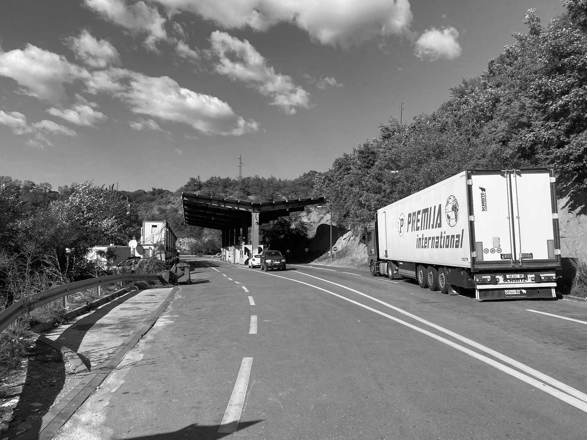 foto kryesore — I ra borisë për t’ia liruar rrugën,…