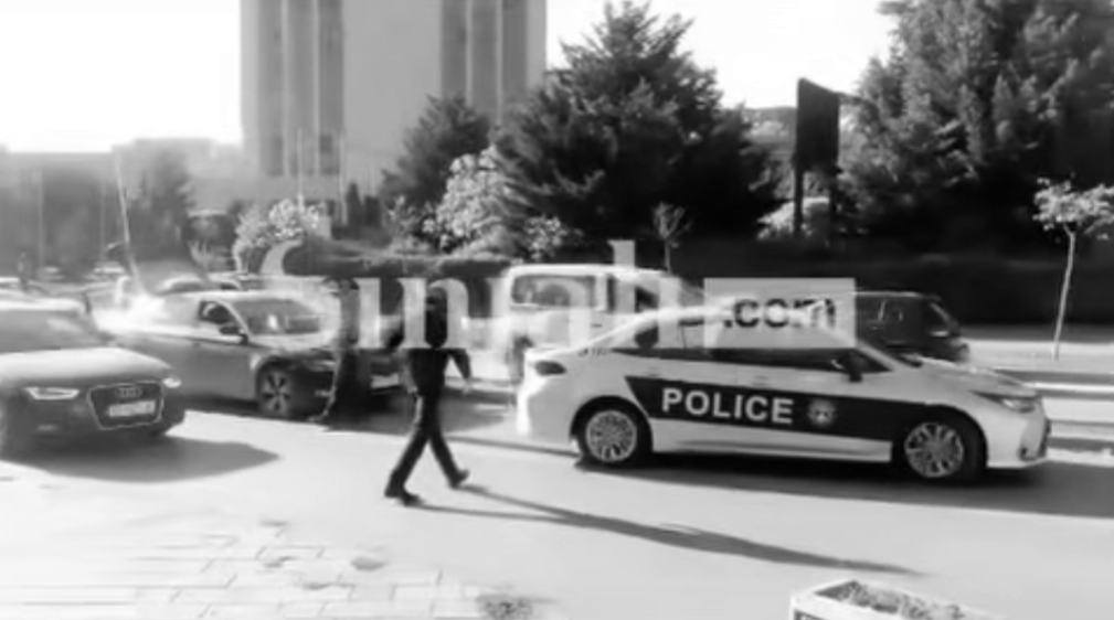 foto kryesore — Ky është turku që sulmoi dy policë me…