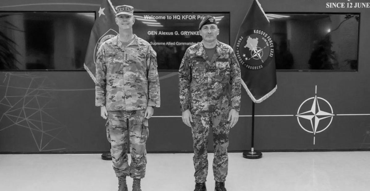 foto kryesore — Komandanti Suprem i NATO-s në Evropë me…
