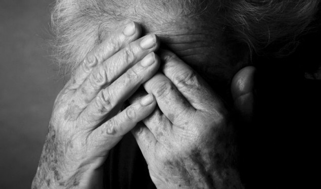 foto kryesore — Nëna denoncon djalin për dhunë fizike në…