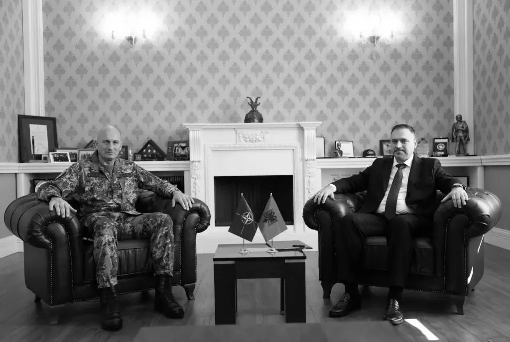 foto kryesore — Komandanti i ri i KFOR-it takohet me Nufin,…