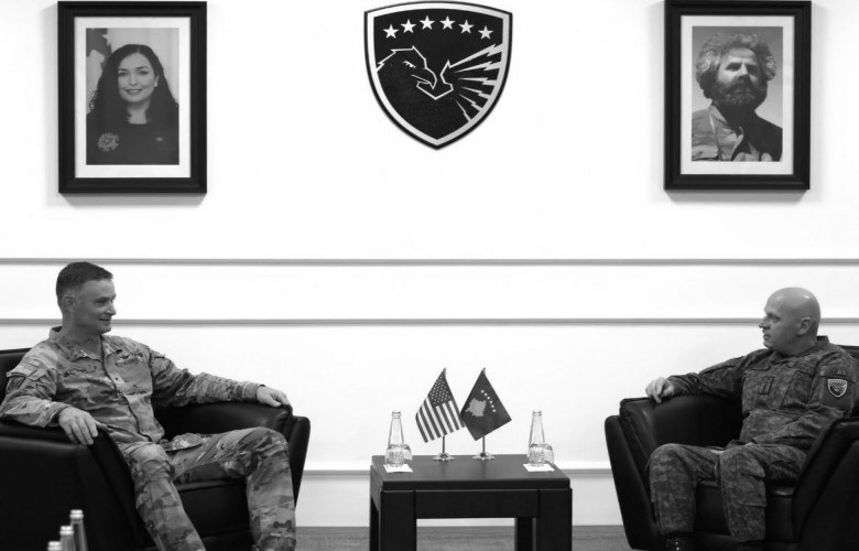 foto kryesore — Jashari takon gjeneralin amerikan,…