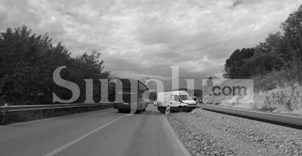 foto kryesore — Kombi përfundon jashtë rrugës në Gllaviqicë…