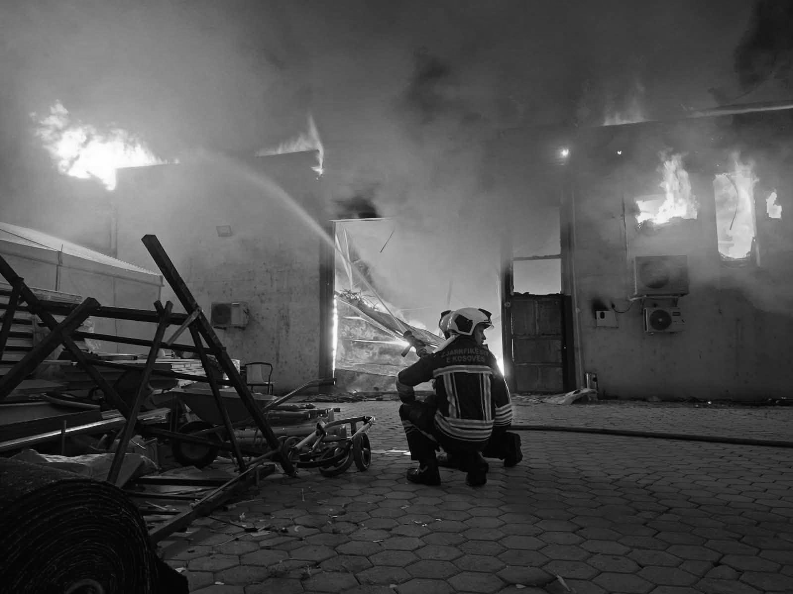 foto kryesore — Zjarr i madh në magjistralen…
