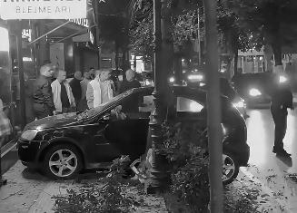 foto kryesore — Aksident trafiku, dyshohet se shoferi u…