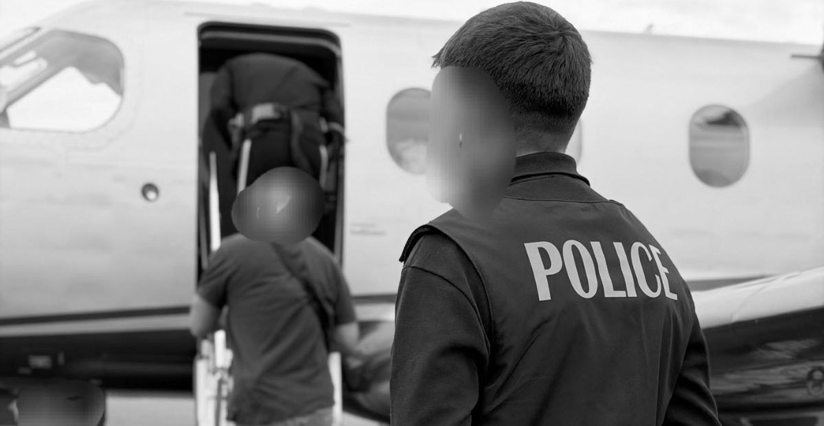foto kryesore — Ekstradohen dy persona të kërkuar me…