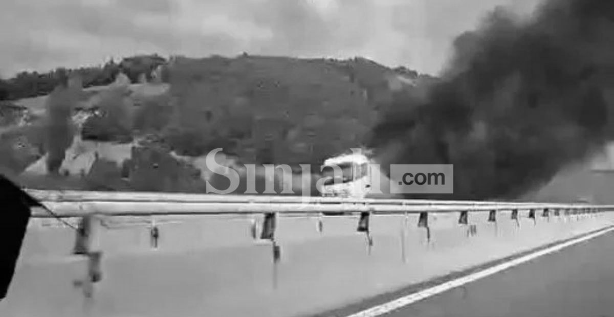 foto kryesore — Djegia e kamionit në autostradën “Ibrahim…