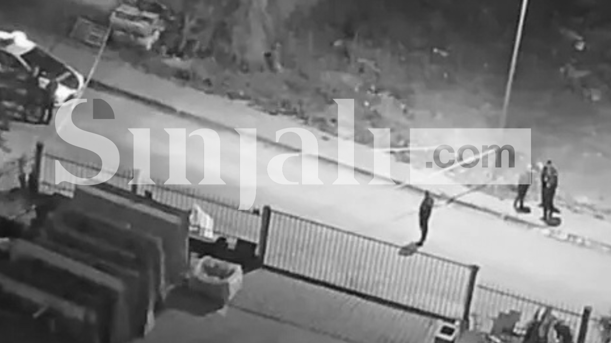 foto kryesore — Dyshohet për therje me thikë te varrezat në…